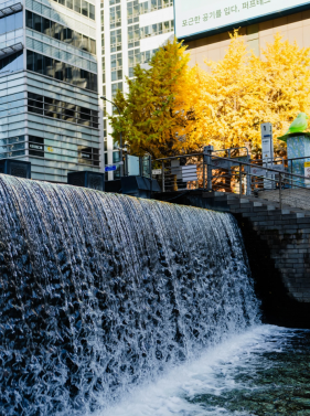 清溪川:从被覆盖的河流到城市公共客厅