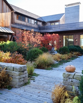 以结构塑秋境，一场北方海岸的秋日美学