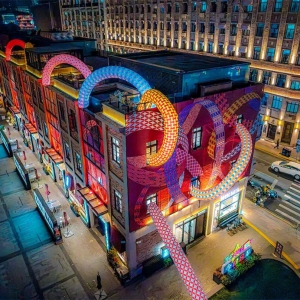 《蛇乎其神》灯光艺术装置